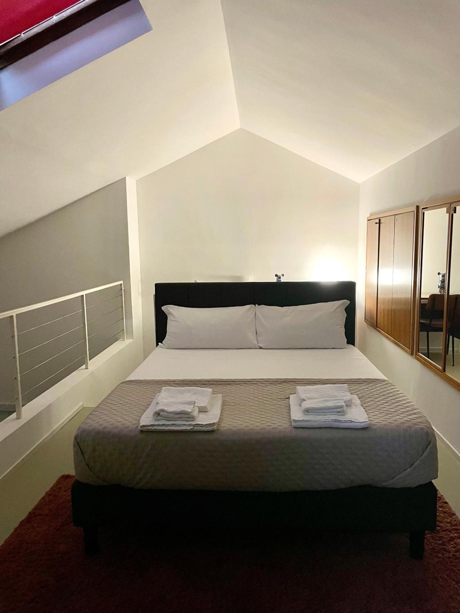 149 Borgo Ticino Suite Attico Di Lusso Con Terrazzo E Parking Privato Pavia Bagian luar foto
